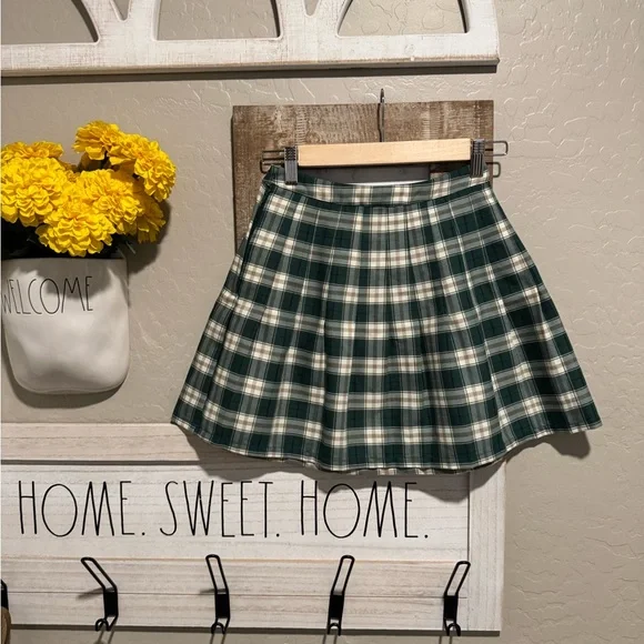 Urban Outfitters Pleated Mini Skirt X Small Green Plaid School Preppy Academia - Picture 12 of 14